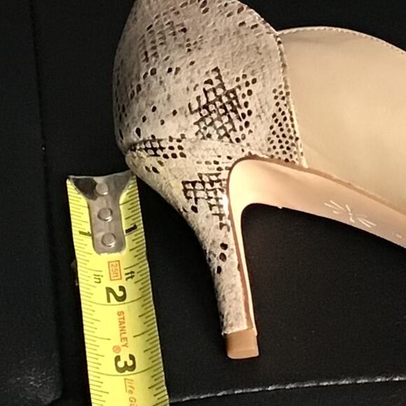 Isaac Mizrahi Kitten Heel Pump 7M - Picture 10 of 10